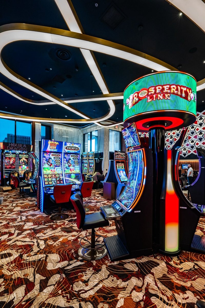 En casino-inspirert kveld i en lounge-setting